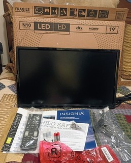 INSIGNIA 19” LED TV HDMI MODEL NS 19D310NA21 60HZ