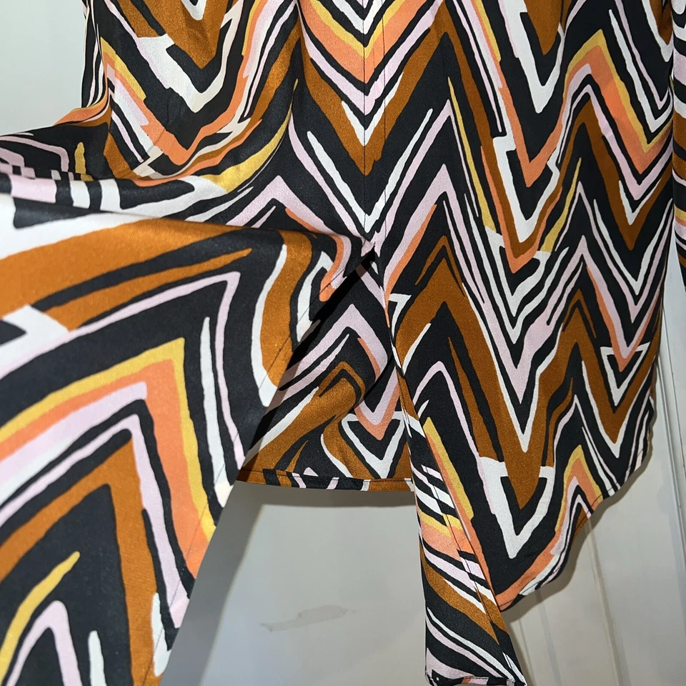 Blusa Marie Oliver SILK Multicolor Para Mujer Cuello en V Fluida Chevron Pequeña Abertura Frente Foto 4 de 4