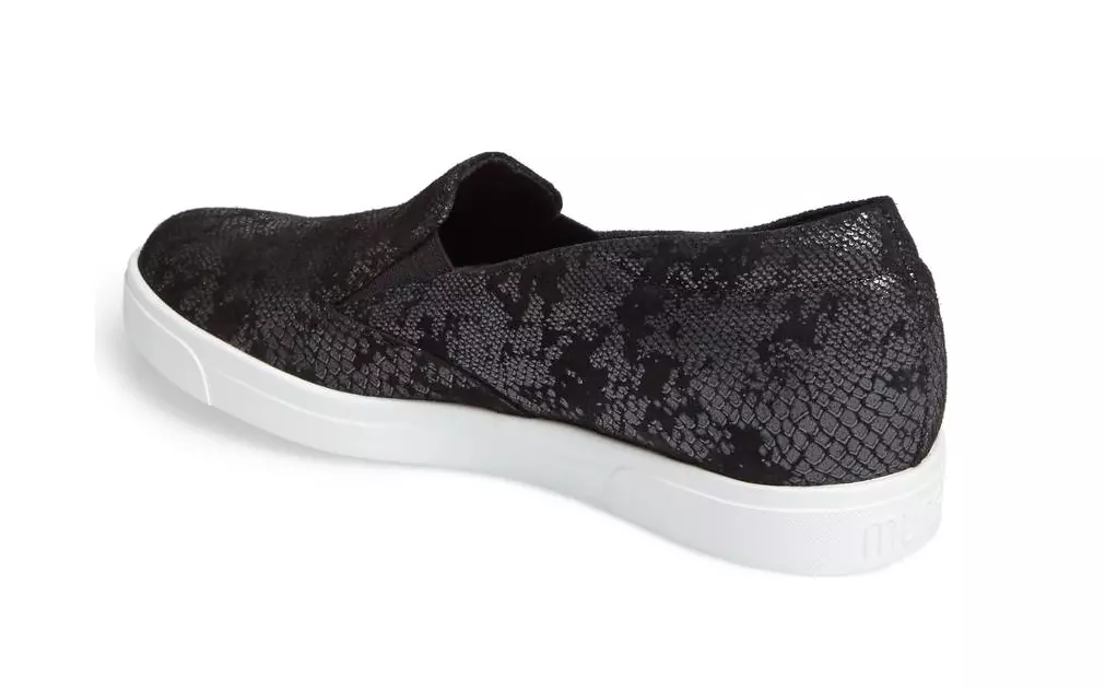 Munro lulu slip sales on sneaker