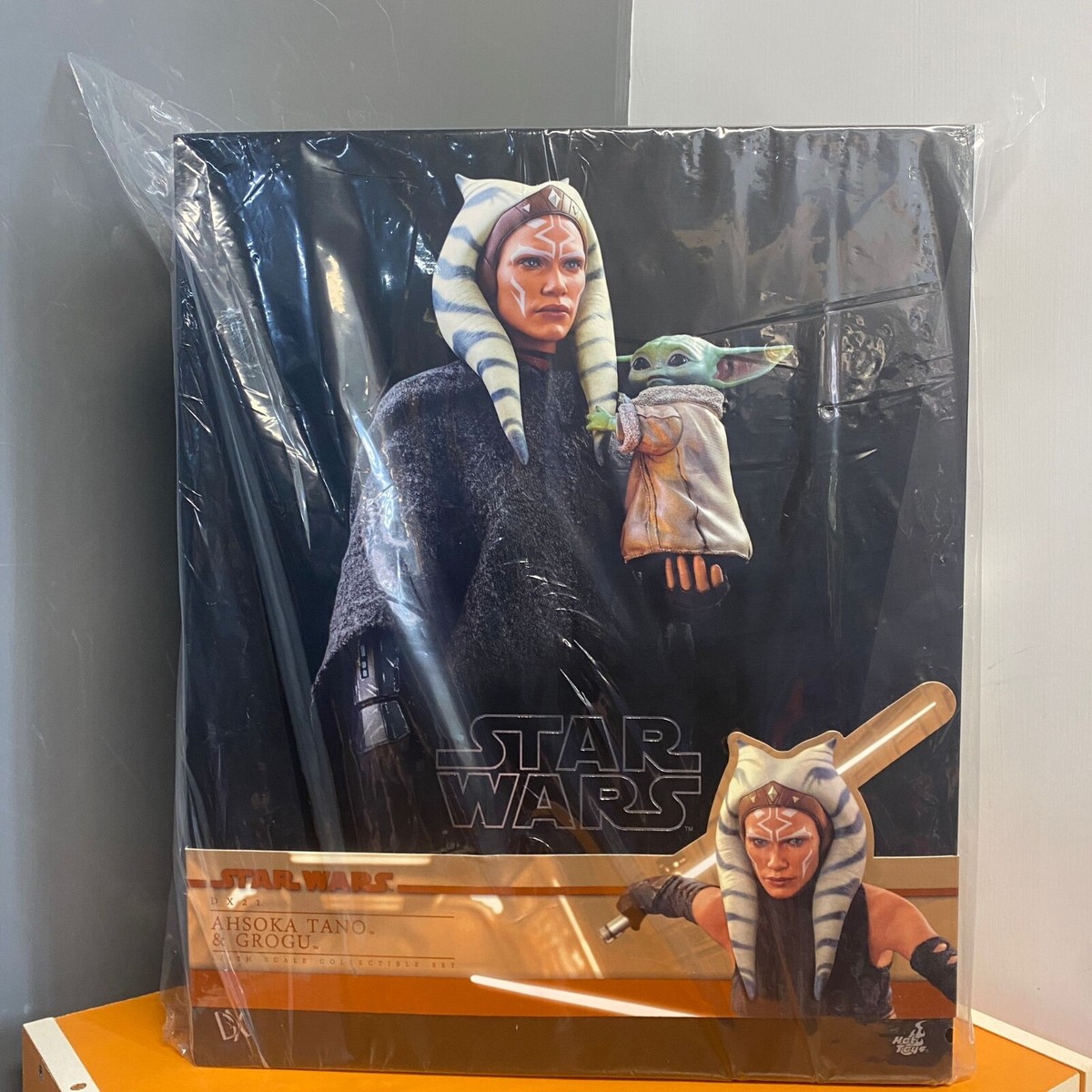 ホットトイズ STAR WARS Ahsoka Tano & Grogu Ahsoka Tano™ and Grogu™ Sixth Scale Figure Set by Hot Toys
