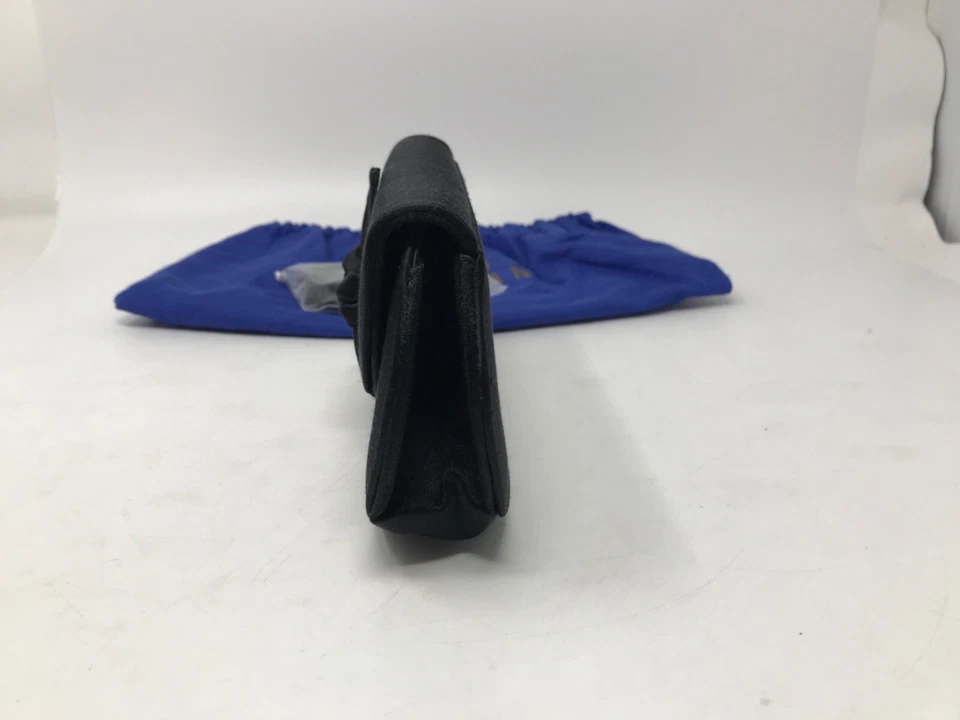 Bolso de mano Stuart Weitzman de cuero negro con acento de lazo y bolsa para el polvo 9" x 4" x 2" Foto 3 de 4