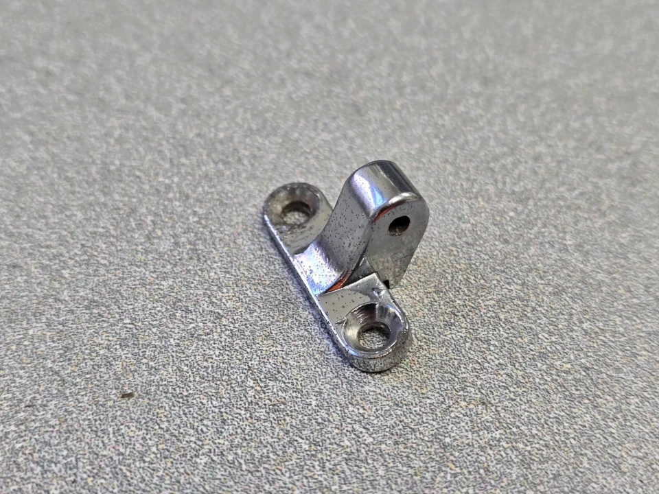 NICE USED ORIGINAL PORSCHE 911 912 REAR QUARTER WINDOW LATCH GLASS MOUNT Foto 2 de 4