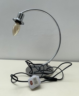 Art Deco Stil elegante geschwungene Chrom Tischlampe Lumess Made in Switzerland