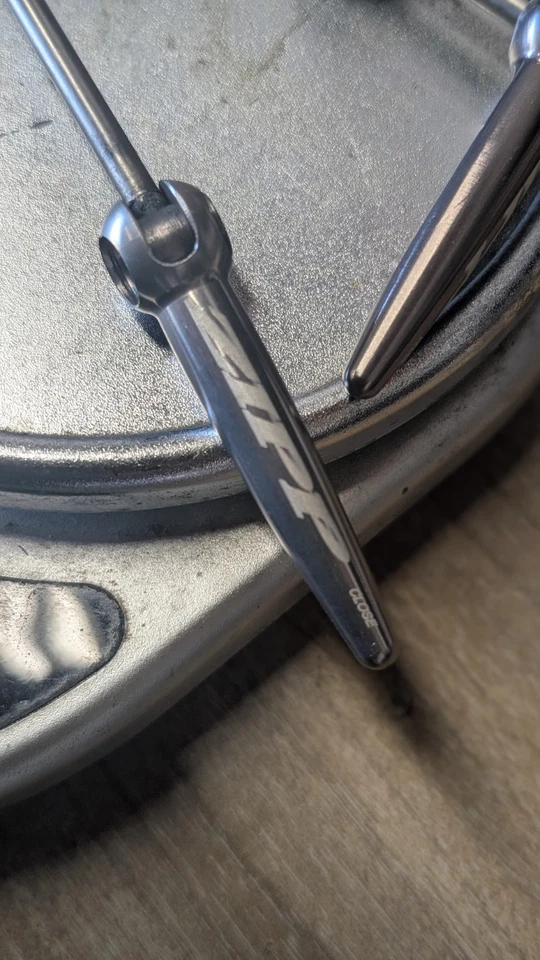 Juego de pinchos QR de liberación rápida de titanio Zipp Ti 49 g - 100 mm/130 mm Foto 2 de 4