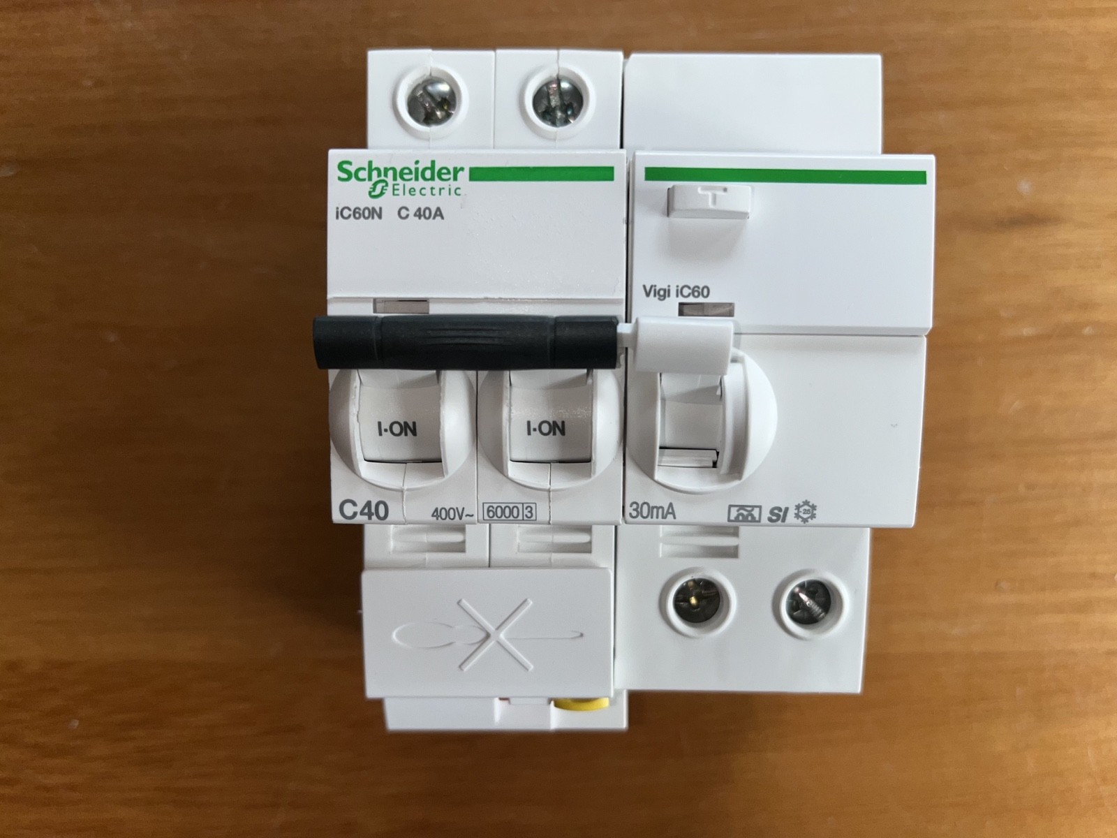 Disjoncteur différentiel Schneider A9F77240 Acti9 iC60N 2P 40A 30mA type SI