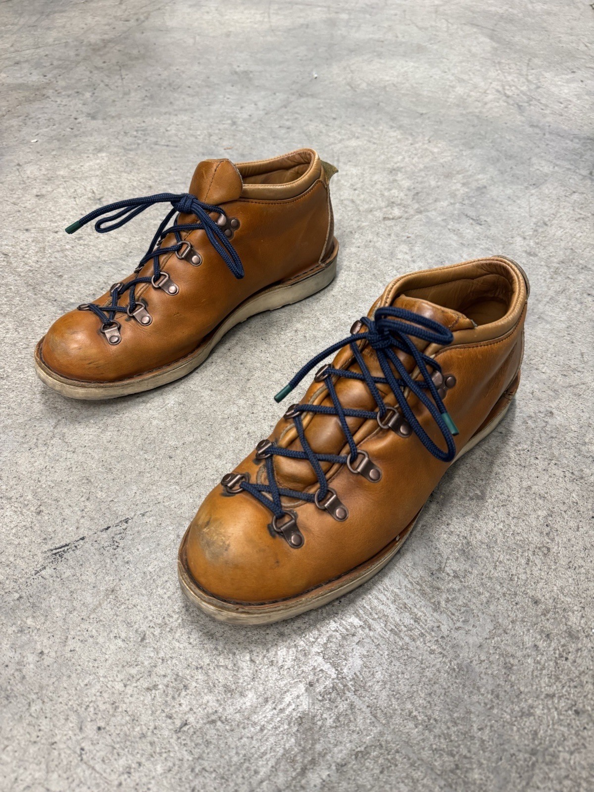Danner Tramline 54302 Mens Hiking Boots with Vibram Sole Size 9.5 US