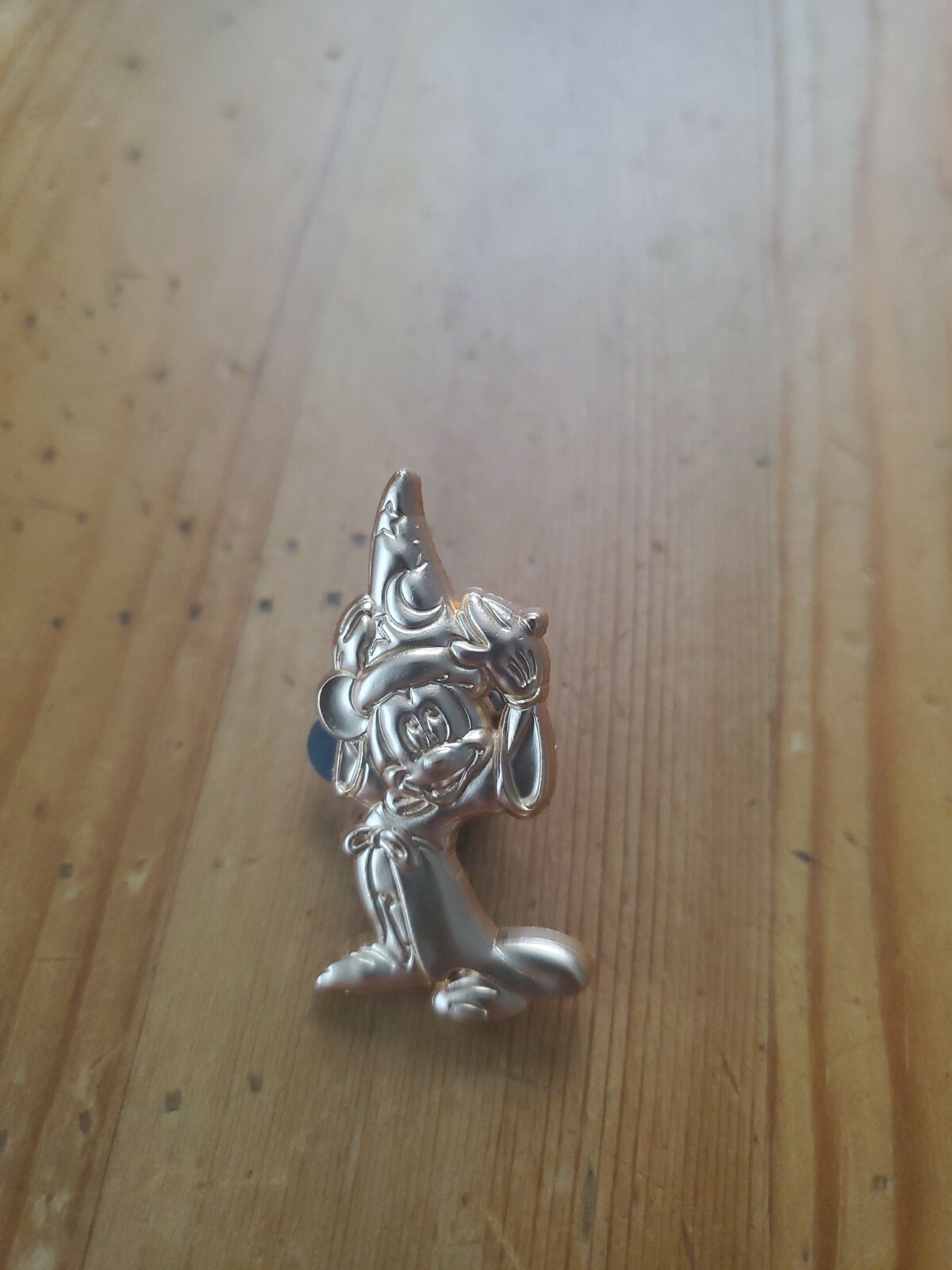 disney ink paint mystery pins series 2-Golden Mickey. 
