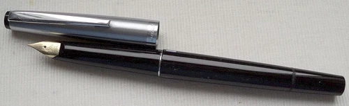 RARE GEHA PISTON FOUNTAIN PEN 711 in CHROME / BLACK; with 14kt. Gold nib in OM!