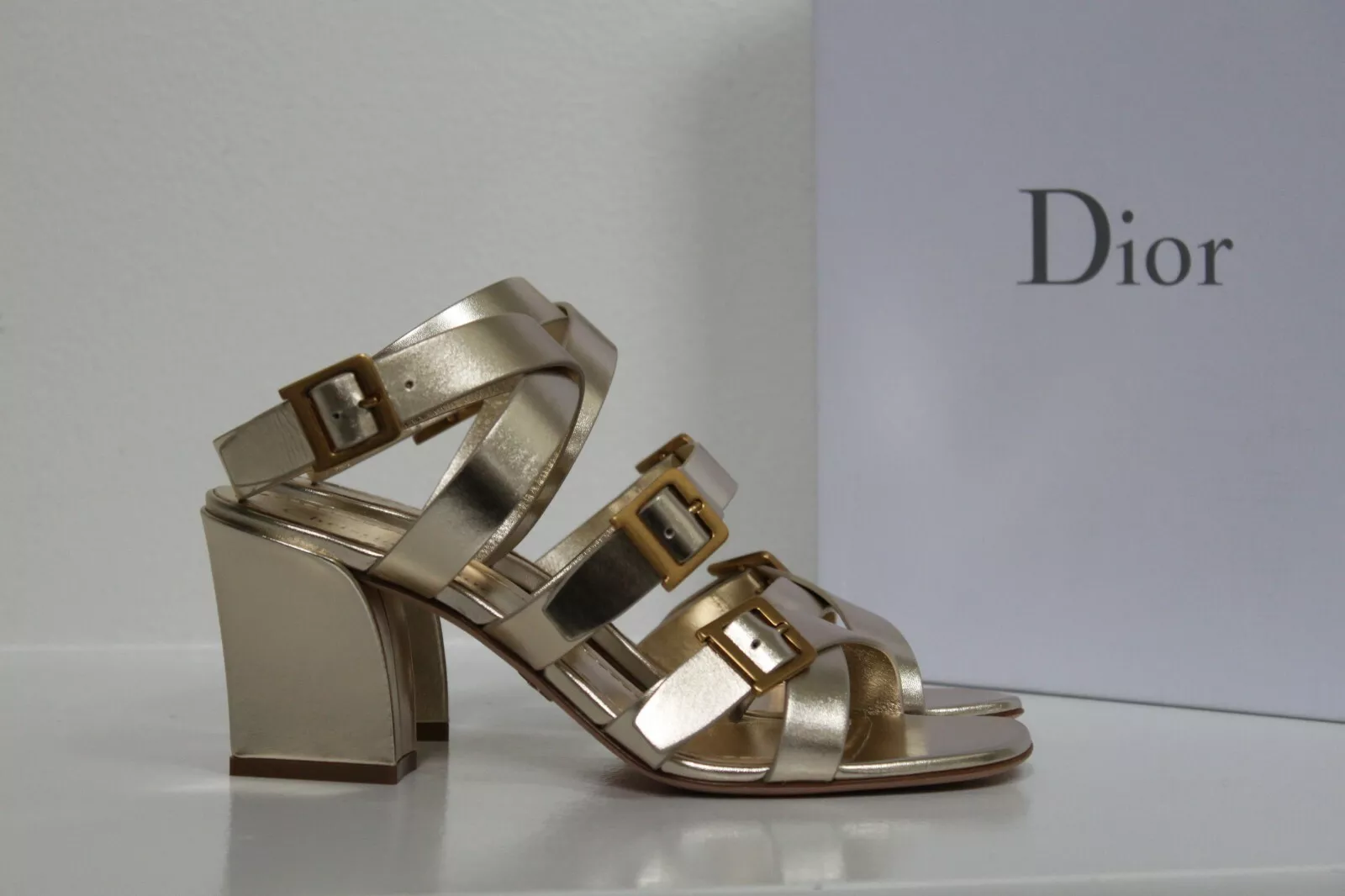 Sandales chaussures en cuir or Christian Dior taille 8/38,5 logo boucle talon