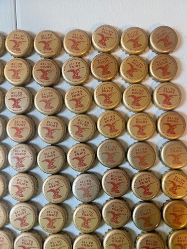 100 YUENGLING TAN GOLD BEER BOTTLE CAPS RED EAGLE NO DENTS - Picture 4 of 5
