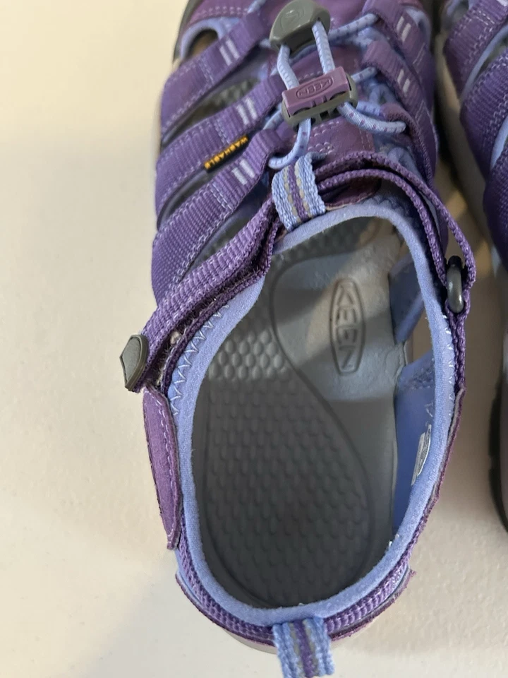 Sandalias impermeables Keen con correa púrpura talla 6 para niñas Foto 4 de 4