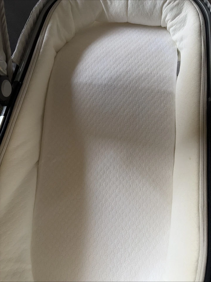 Cuna UPPA BABY UPPAbaby Cruz Vista V2 Gris Excelente Estado con Bolsa de Transporte Look Foto 2 de 4