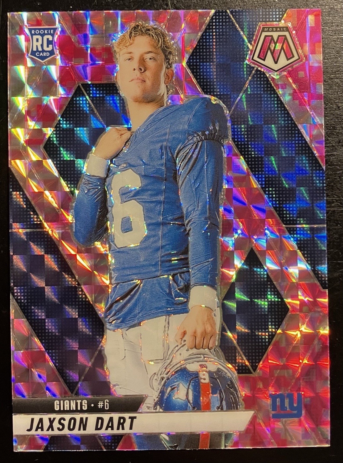 2025 Panini Mosaic Jaxson Dart Rookie Pink Camo Mosaic Prizm #362 (RC) Giants