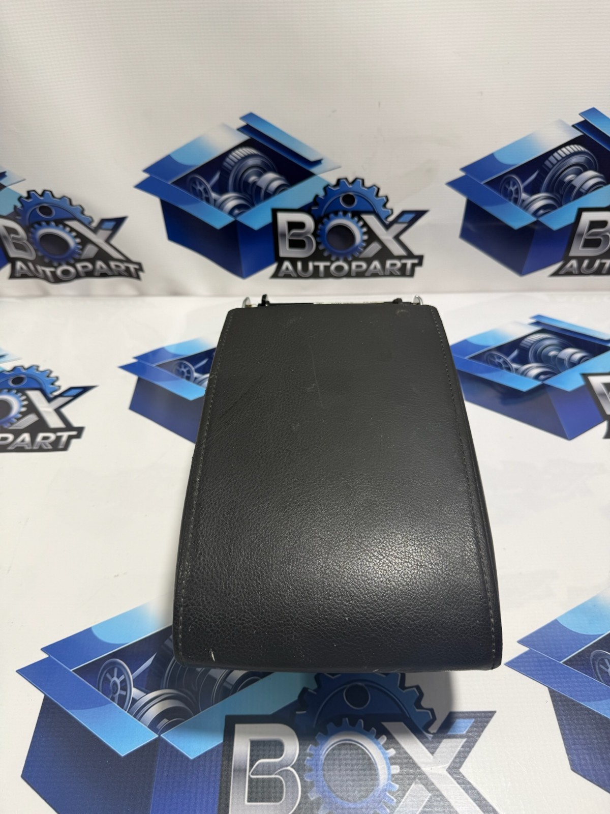 2009-2017 VOLKSWAGEN TIGUAN CENTER CONSOLE ARMREST LID COVER 5M0864207G OEM