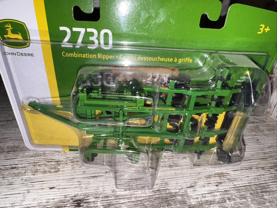 1/64 Scale John Deere 2730 Combination Ripper  Die-Cast Ertl Tillage Equipment - Image 3 of 4