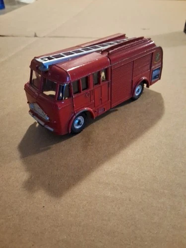 Vintage DINKY TOYS NO. 259 BEDFORD FIRE ENGINE MADE IN ENGLAND BETWEEN 1955/67