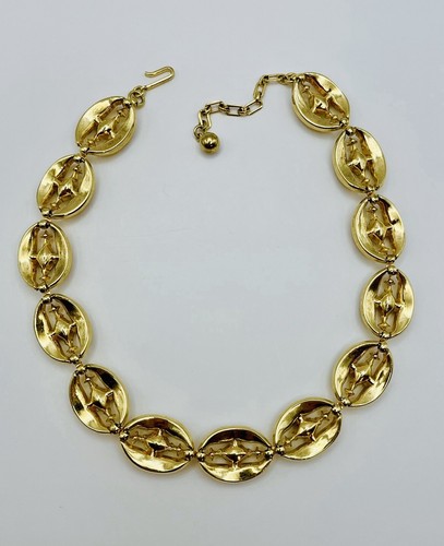 Trifari Necklace Rhinestone 1960s Gold Tone Vintage Textured Oval Eye Link Hook - Picture 2 of 4