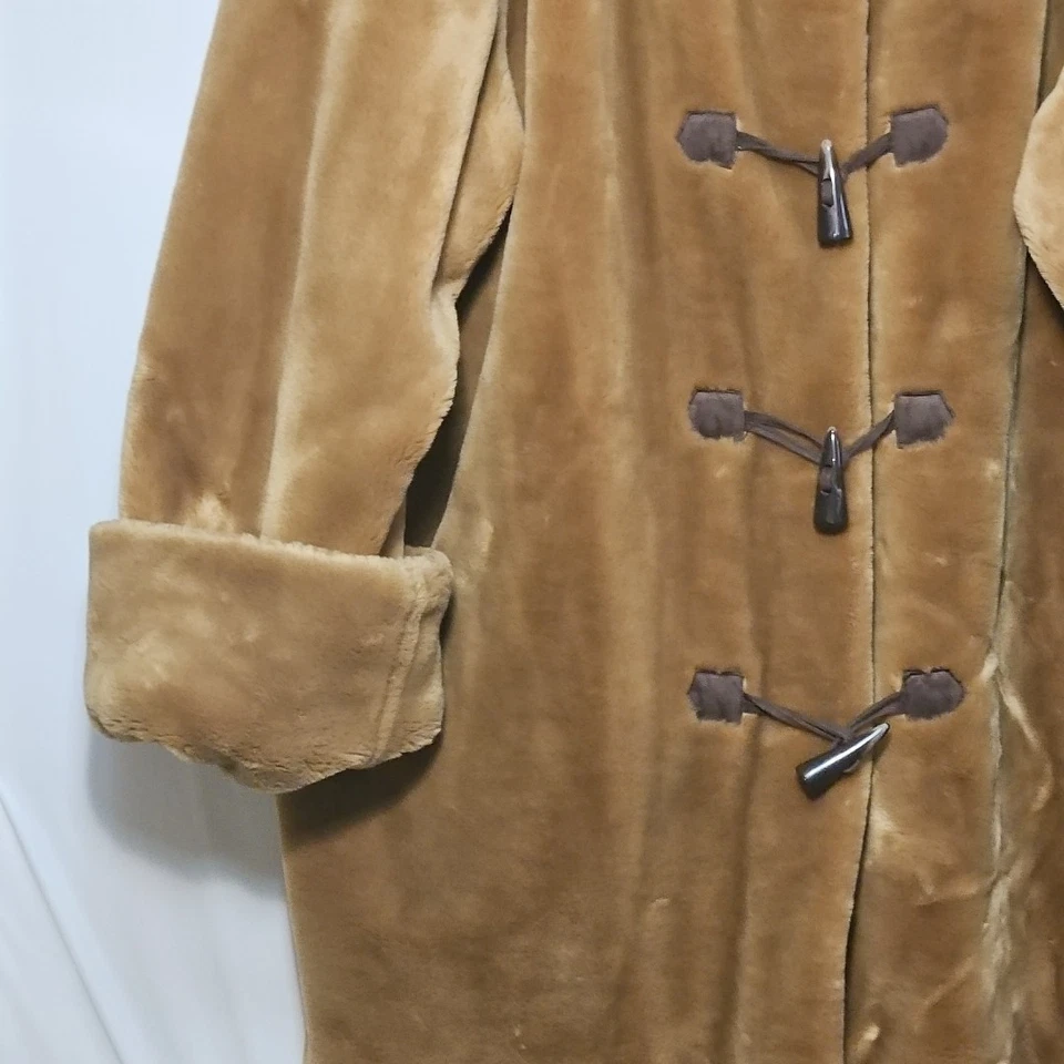 Dennis Basso Zip Plush Light Brown Faux Fur Coat • Large Buttons • Size 3X - Image 3 of 4