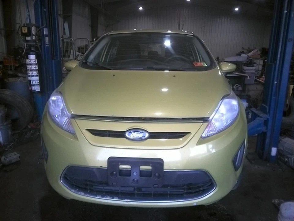 Guardabarros derecho pasajero sin moldura basculante compatible con 11-19 FIESTA 119141 Foto 2 de 4