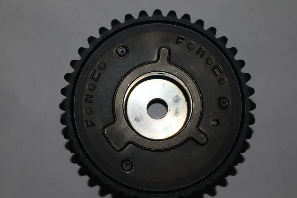 Ford Focus ST 2015 - Ajuste del árbol de levas de escape engranaje de distribución CJ5E6C525AD Foto 2 de 4