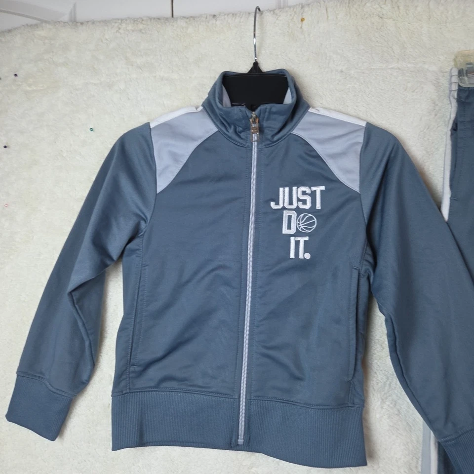 Traje de chándal para niños Nike 2 piezas gris Just Do It talla 5  Foto 2 de 4