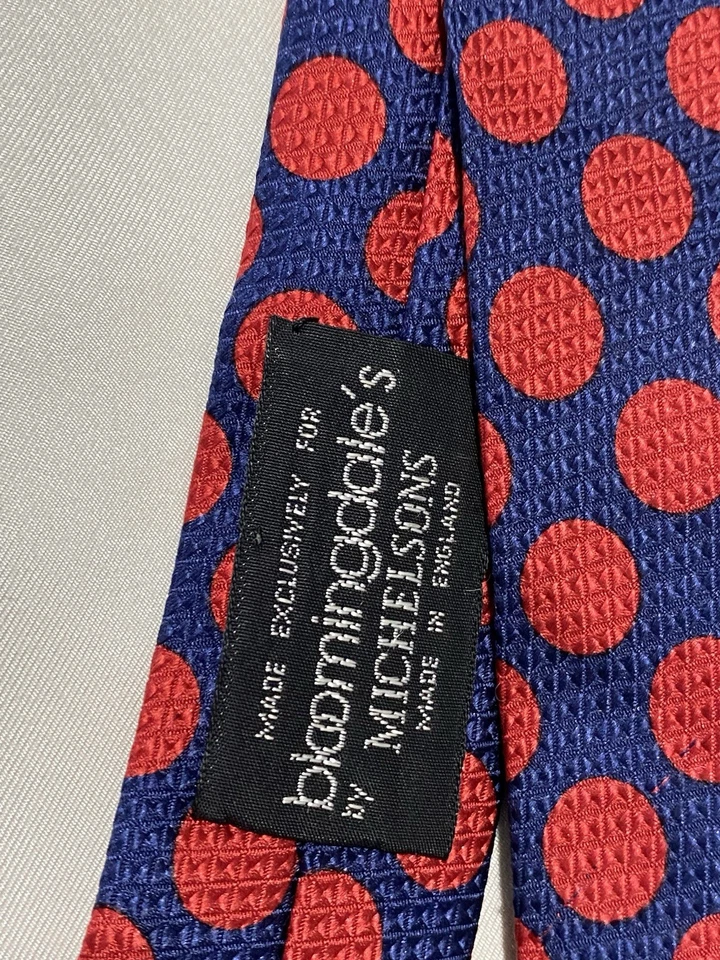 Corbata de seda azul Bloomingdales Michelsons patrón de lunares M en Inglaterra Foto 2 de 4