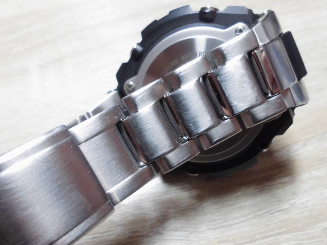 Casio G-Shock GST-W100D-1A4JF G-Steel Metal Band Radio Solar Casio G-Shock GST-W100D-1A4JF G-Steel Metal Band Radio Solar