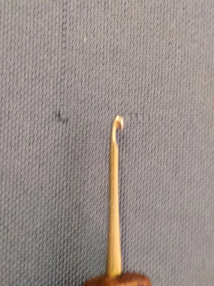 Vintage Rug Hooking Tool, Wood Handle in great Condition! - Image 2 of 4