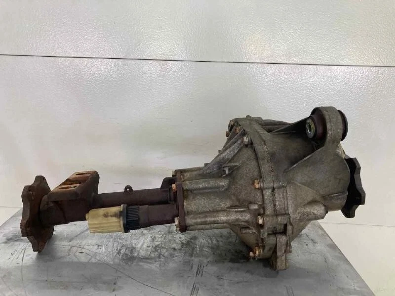 2000-2013 GMC Yukon XL 2500 Front Axle Differential Carrier Assembly 3.73 Ratio - Image 2 of 4