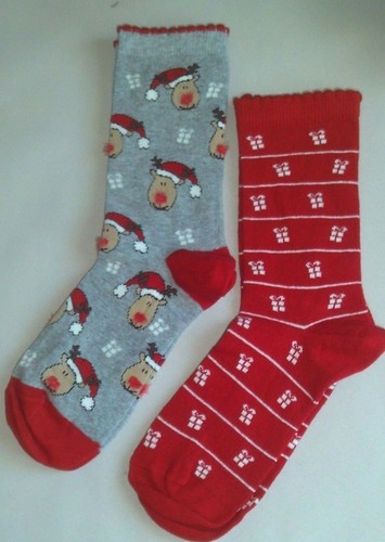 Festive Socks UK Size 3-5 M & S Cotton Rich 2 Pairs Red Reindeers 35 1/2-38 EUR - Picture 2 of 4