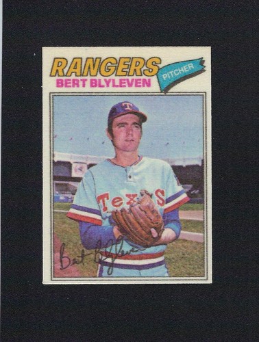 1977 Topps Cloth Stickers #5 BERT BLYLEVEN Rangers NRMT - Bild 1 von 2