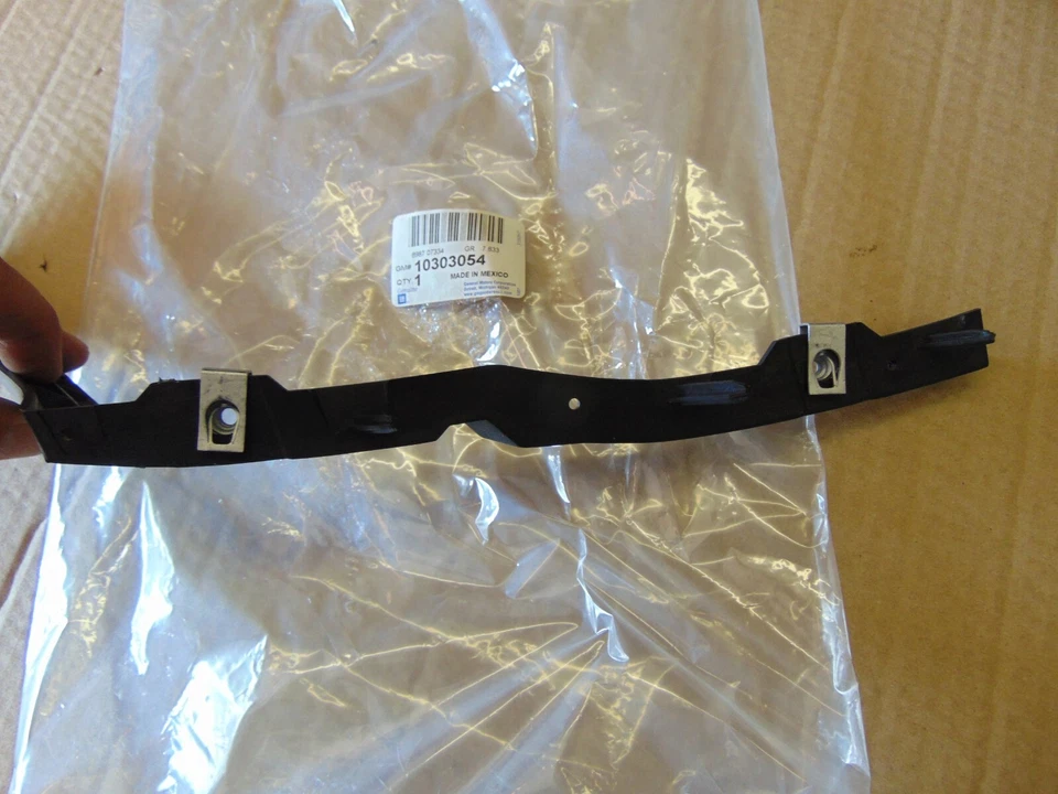 2001-2005 PONTIAC AZTEK FRONT BUMPER BRACKET ASSEMBLY 10303054 - Image 3 of 4