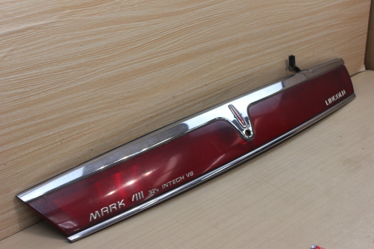 97-98 LINCOLN MARK VIII TRUNK NEON TAIL LIGHT CHROME (w/o ballast