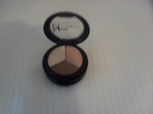 it Cosmetics Anti-Aging Luxe Eyeshadow Trio PRETTY IN SPRING VERY TINY FLAW - Picture 4 of 5