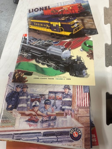 (19) LIONEL TOY TRAIN CATALOGS LOT COLLECTION HANDBOOKS - Picture 5 of 6
