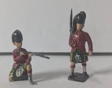 2 Vintage Scottish Infantry Lead Figure Authenticast?