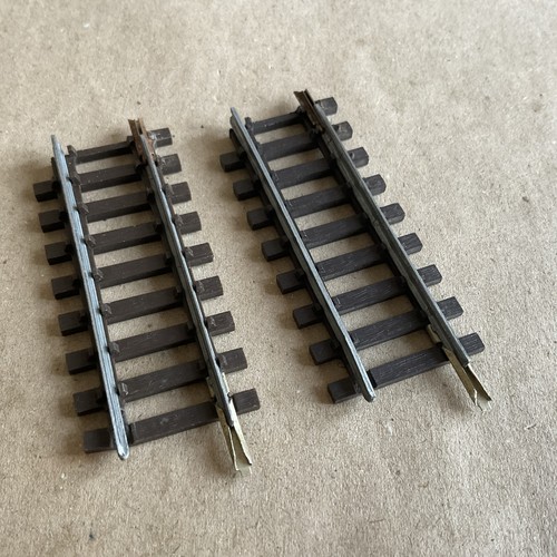 Zwei Hornby Triang R 476 Wandlergleise - Super 4 auf System 6 R476