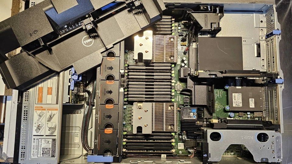 Dell PowerEdge R730 8 Bay Server w Trays 5x900GbSAS 128GbRAM 2x16c v4CPU Proxmox - Image 3 of 4