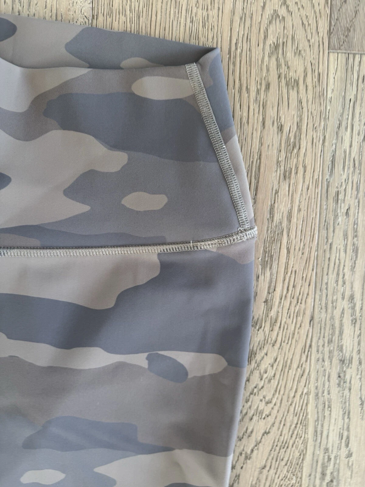 alo-yoga putty camo high rise vapor leggings