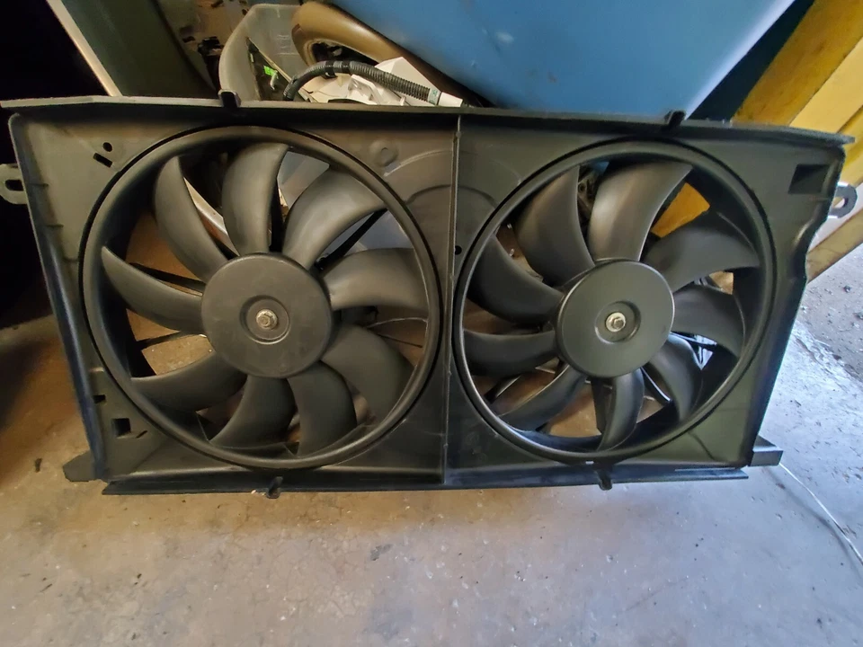 Ventiladores de refrigeración Cadillac Sevilla 1999 2000 2001 2002 2003 2004 Foto 2 de 2