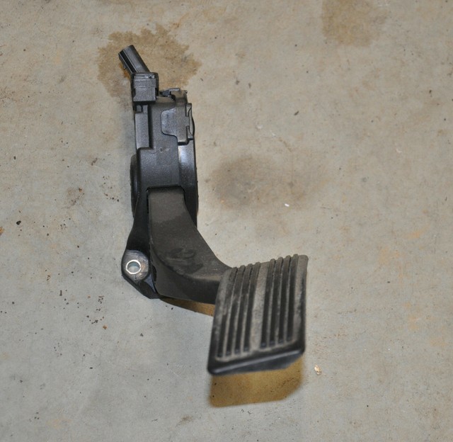 2008 Dodge Dakota 4.7L V8 Gas Pedal Electronic Gas Pedal Assembly