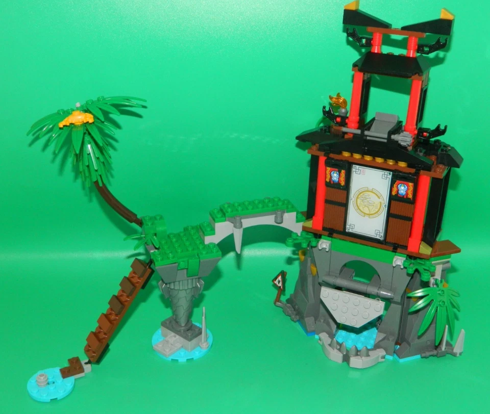 LEGO Ninjago 70604 Tiger Widow Island, photo 1 of 5
