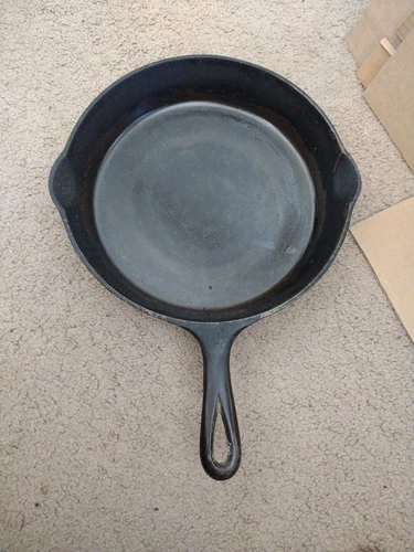 Griswold No 8 Cast Iron Skillet 704 Erie PA., U.S.A.