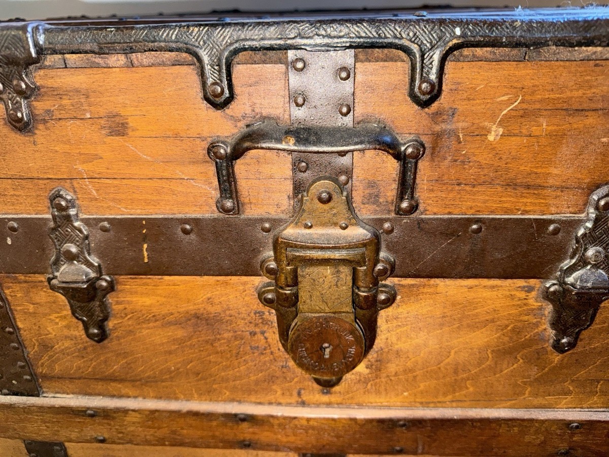 Antique Circa 1907 CA Taylor Trunk Works Chicago NY Flat top