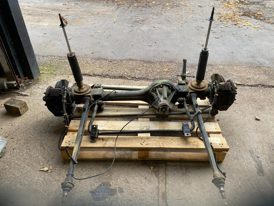 LAND ROVER DEFENDER 90 110 130 FRONT AXLE 2.2 2.4 TDCI PUMA DIFF COMPLETE ABS - Image 2 of 3