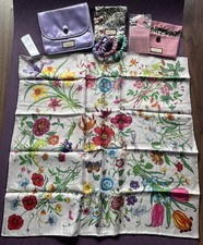 Gucci Flora Seidentuch 100% Seide 60x60, Kosmetiktasche, Kamm & Haargummis