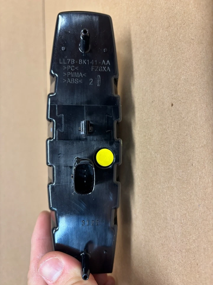 Emblema estrella iluminado parrilla delantera Lincoln Navigator 2018-2024 fabricante de equipos originales Foto 2 de 4