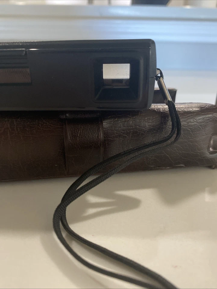 Vintage Vivitar 600 Pocket 110 Film Camera 1970's era - Point & Shoot w/ Case - Image 3 of 4