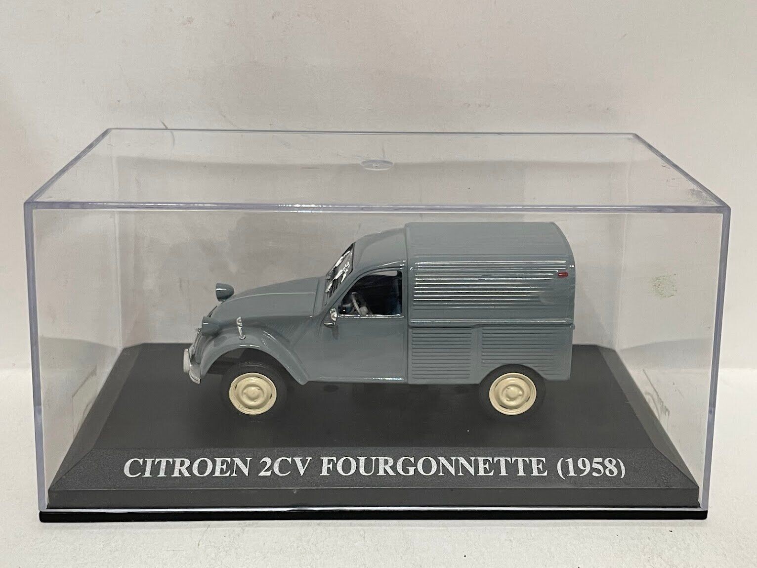 Citroën 2CV Fourgonnette 1958 modèle réduit de collection auto rétro échelle 1/43