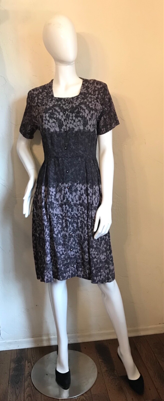 VINTAGE 1950’s Lovely Muted Floral Rayon Jersey D… - image 2